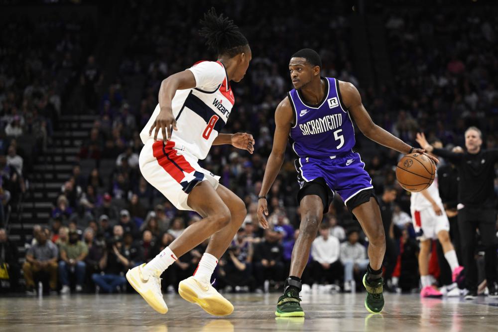 在防守端展 在防守端展