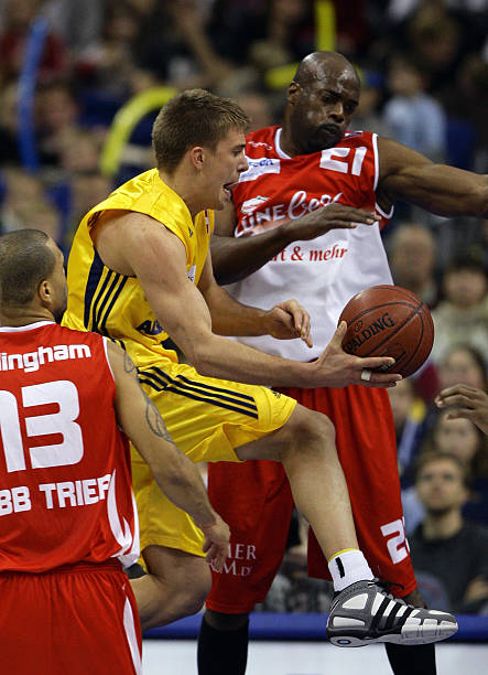 对方防线的 对方防线的